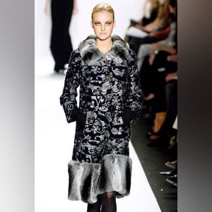 $34,000 ICONIC OSCAR DE LA RENTA CRYSTAL ESTABLISH CHINCHILLA FUR COAT US M